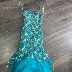 Embellished sleeveless Mermaid Dress